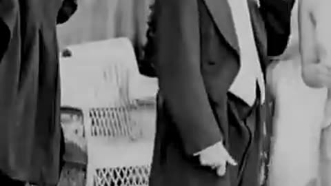 Charlie chaplin funny action, comedy reaction, charlie chaplin viral scene.