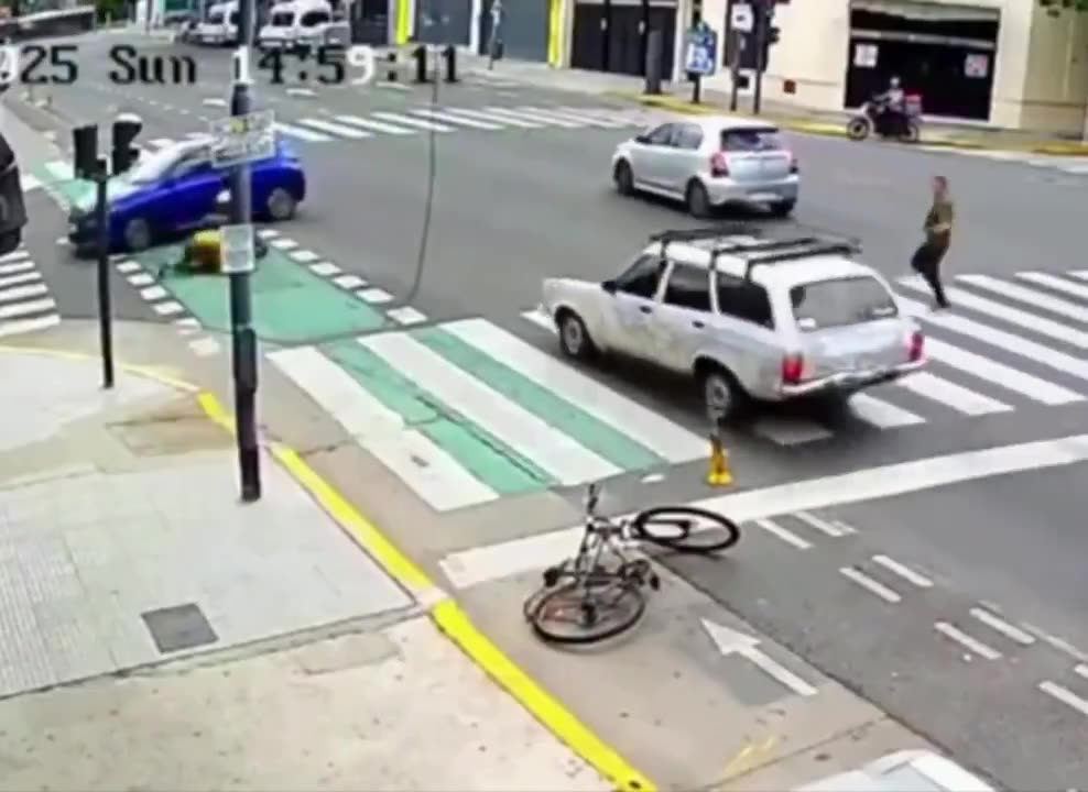 Motorcycle phone snatchers picked the wrong woman