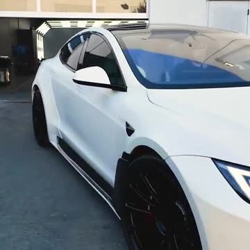 JOE ROGAN’S NEW CUSTOM TESLA LOOKS AMAZING