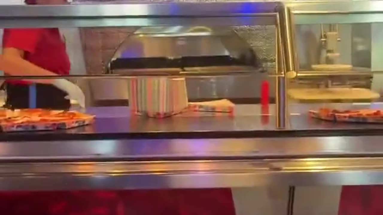 DISNEY PIZZA 86$ A PIE