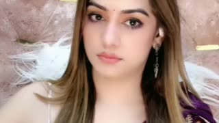 Naira live momen bacha lo Mujhe