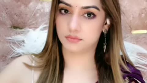 Naira live momen bacha lo Mujhe