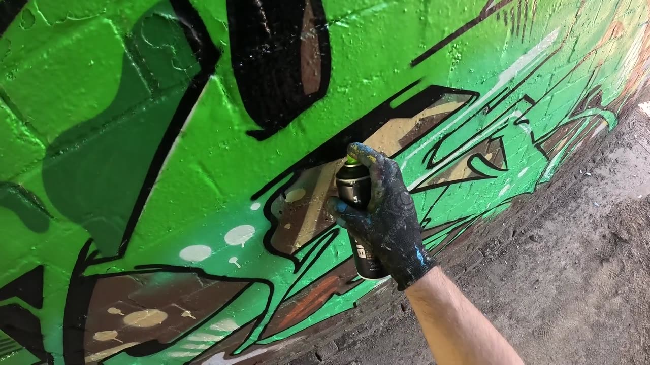 Graffiti | Two Tone Green