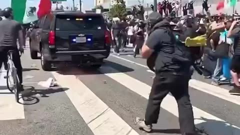 LA “protesters” throw bricks at police cars