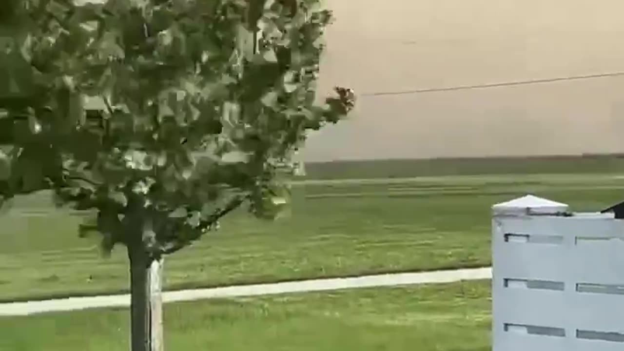 Dust Storm approaching Chicago, including suburbs to the west of the city