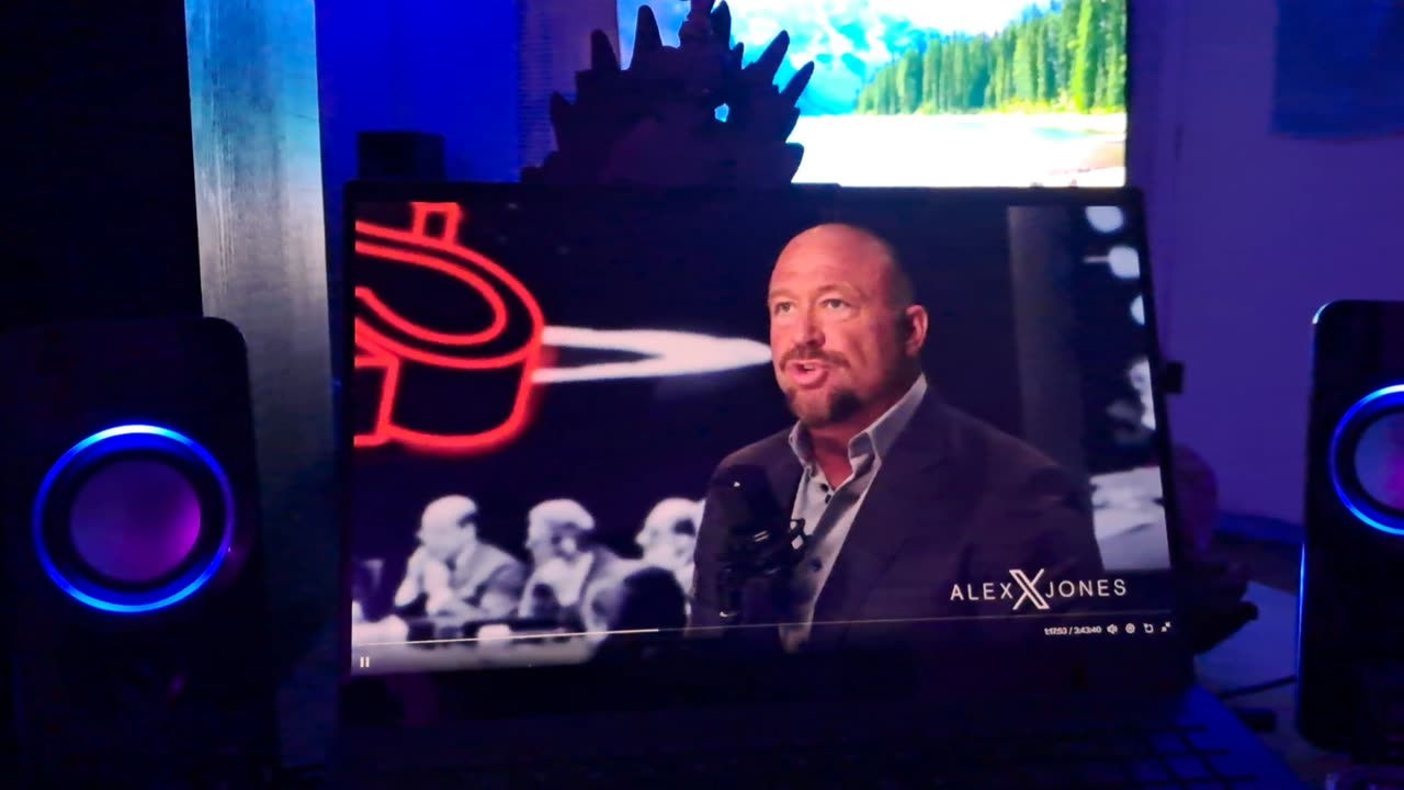 WATCHIN INFOWARS WITH ALEX JONES...RAMMM RAMMM RAMMMMM...