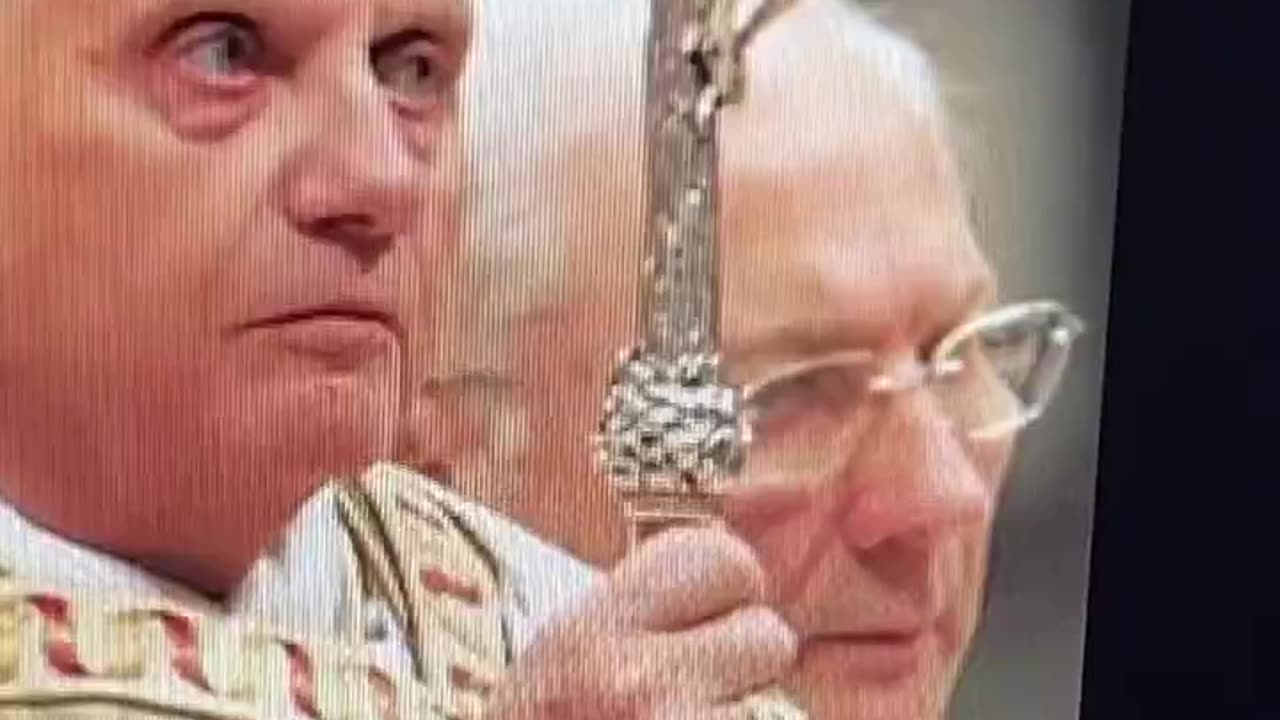 Curioso Vaticano - Parte 2 O Papa, o Vaticano e as pinhas