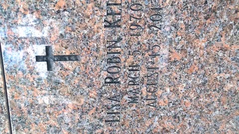 FAMOUS GRAVES - VOL. 647: LISA ROBIN KELLY