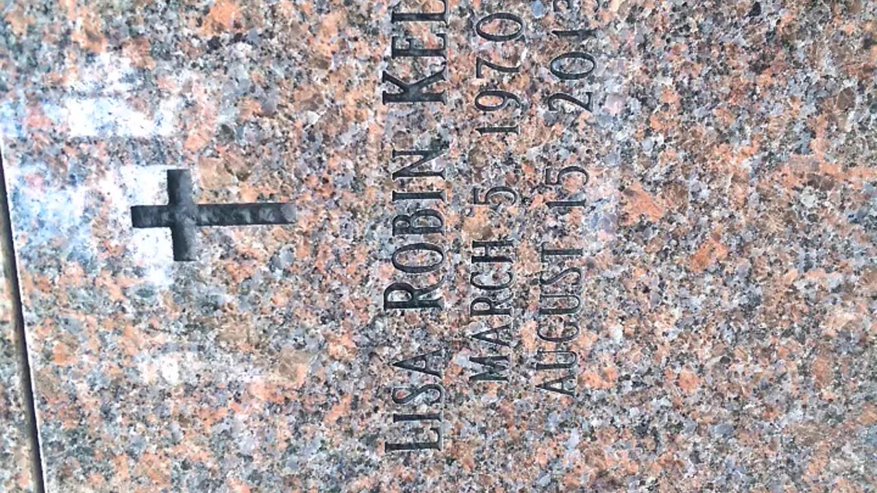FAMOUS GRAVES - VOL. 647: LISA ROBIN KELLY