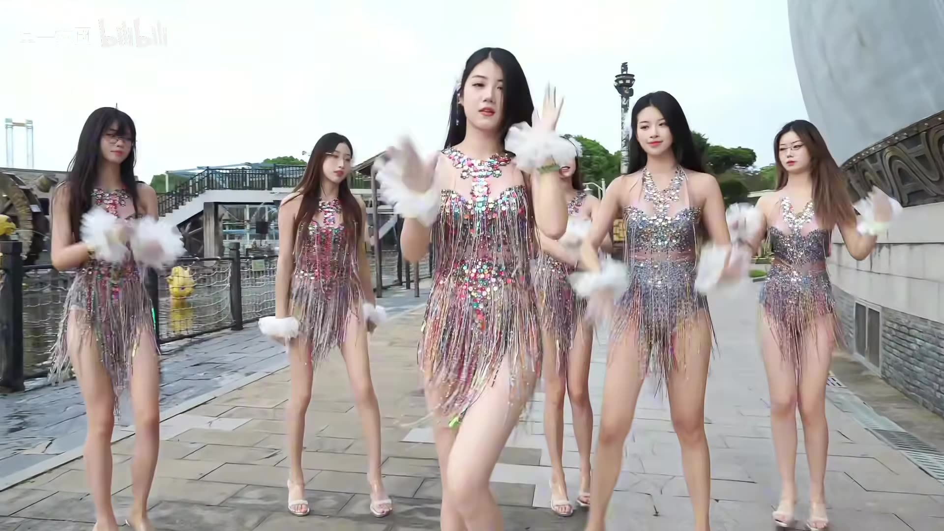 Flirty Snow White Pleated Skirt Exuberant Model Walk | Daily Beauty EP 1032