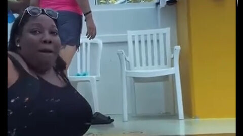 TOMIKAY THE BIGO RASPUTIA IS AT THE POOL 🤣