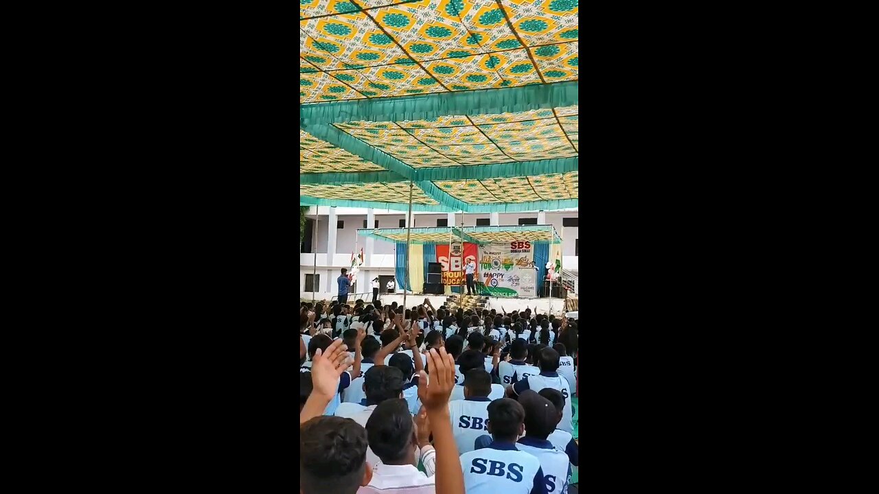 ये आईना मुझे बूढ़ा नहीं होने देना