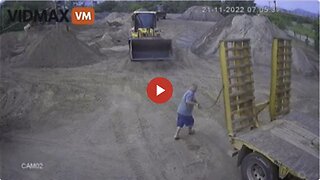 Man crushes himself with his own loading ramps (Dumb Ass) That is gonna leave a mark