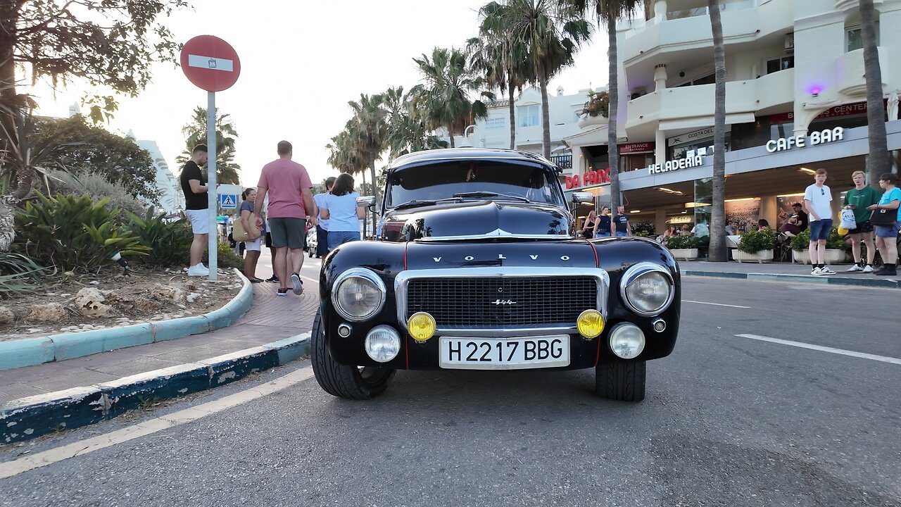 A Blast from the Past 💥 Insanely Cool Retro Ride