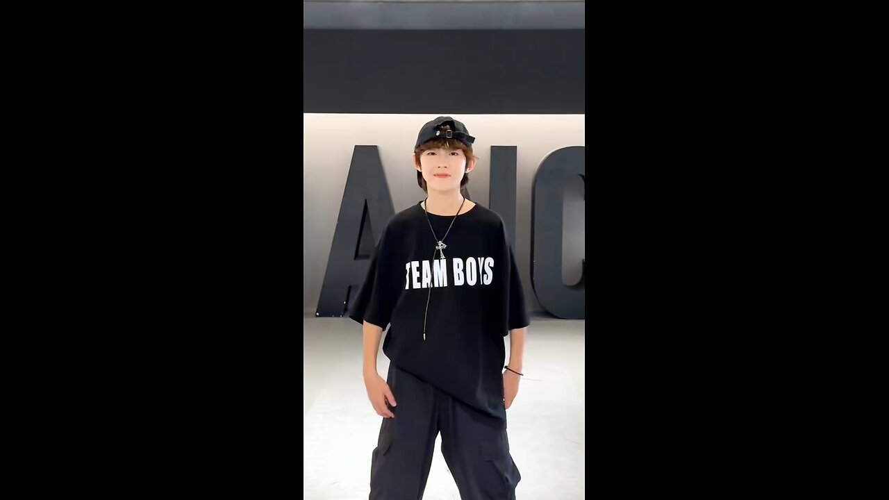 我妈让我剪刘海 我偏不！