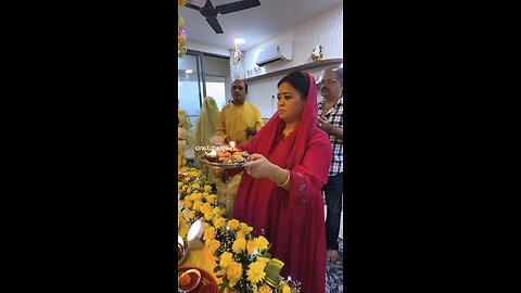 Bharthi sing performing Aarthi at home