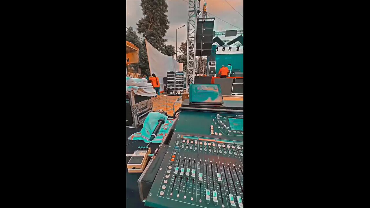 chappal 300 rupaye ke sath itna attitude mat