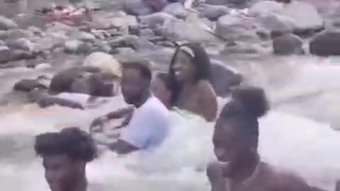 She got everyone look that.. Attention out here..