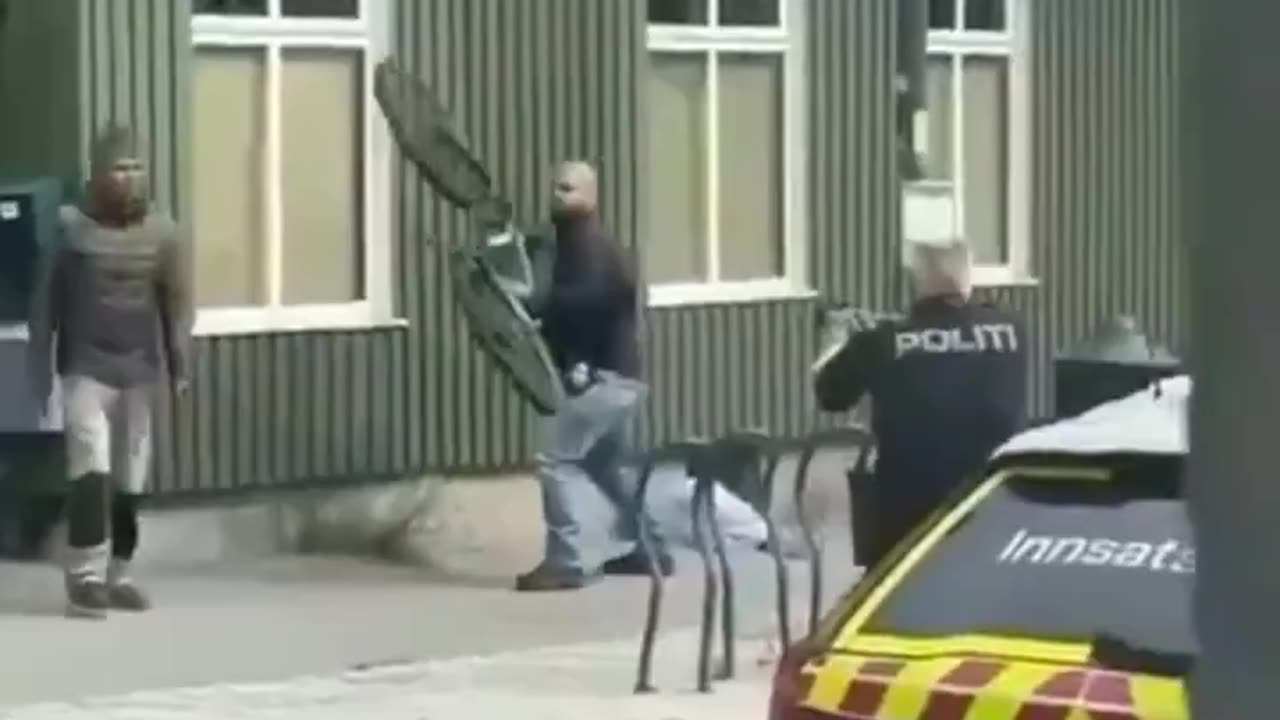 The police in Norway explain to usual suspect that he cannot stab and kiII women.