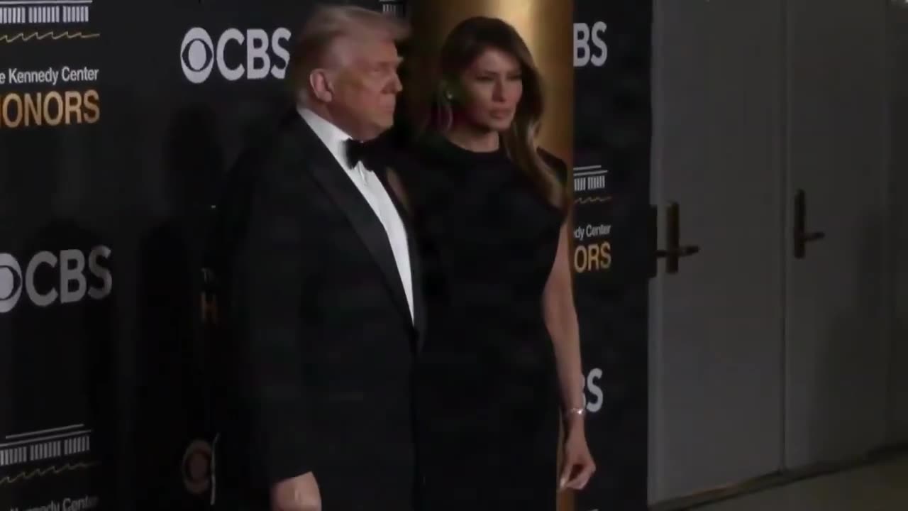 . @POTUS and @FLOTUS arrive at tonights Kennedy Center Honors 🔥