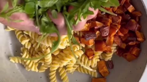 CHERRY TOMATO & CRISPY HALLOUMI PASTA SALAD