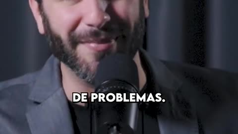 Crea un fondo de emergencia antes de un fondo de lujo.