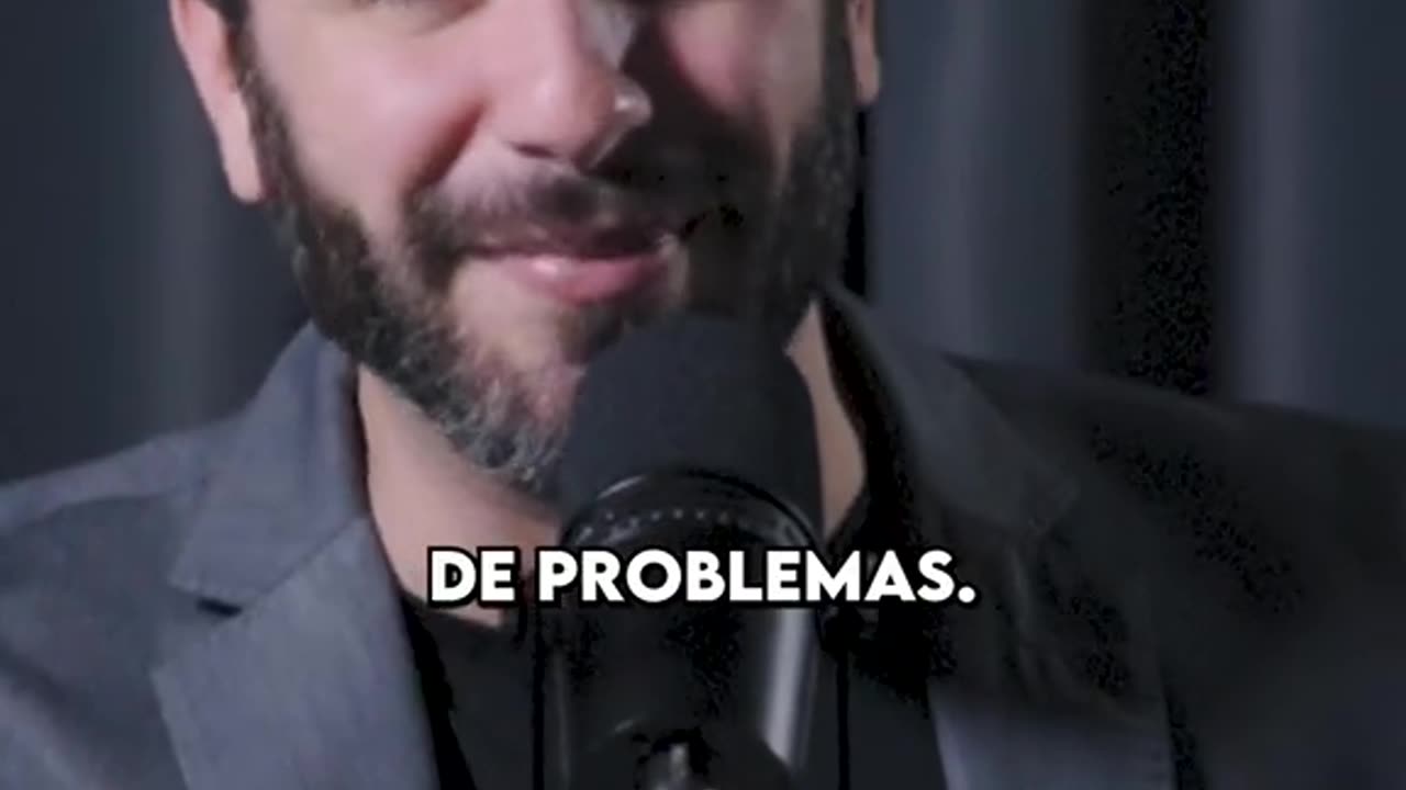 Crea un fondo de emergencia antes de un fondo de lujo.