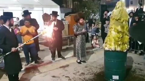 🙌🤭 Bow Down to Israeli Rabbi? You Won't Believe What Happens! | FunFM