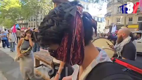 FRENCH RIOTS 1 - Good old France: protesters in Paris set up a guillotine on the square