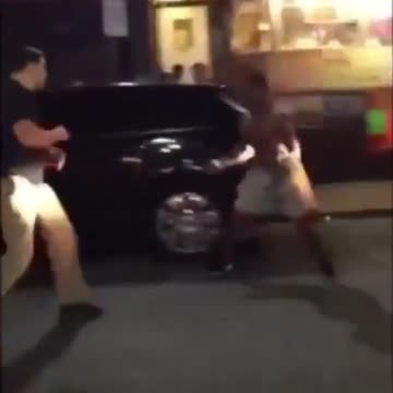 Man body slams then finishes guy trying to rob his U-Haul, fight. Instant Karma