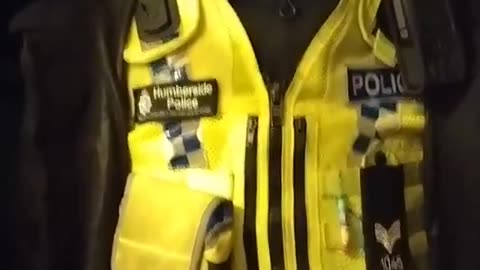 🇬🇧 A UK police officer woke a woman at 2:30 AM, demanding she delete a post