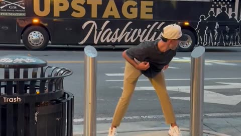 Street Dancer Puts on Show for Bachelorette Party Bus