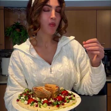 Delicious and festive hummus dish that you have to make. ☺️