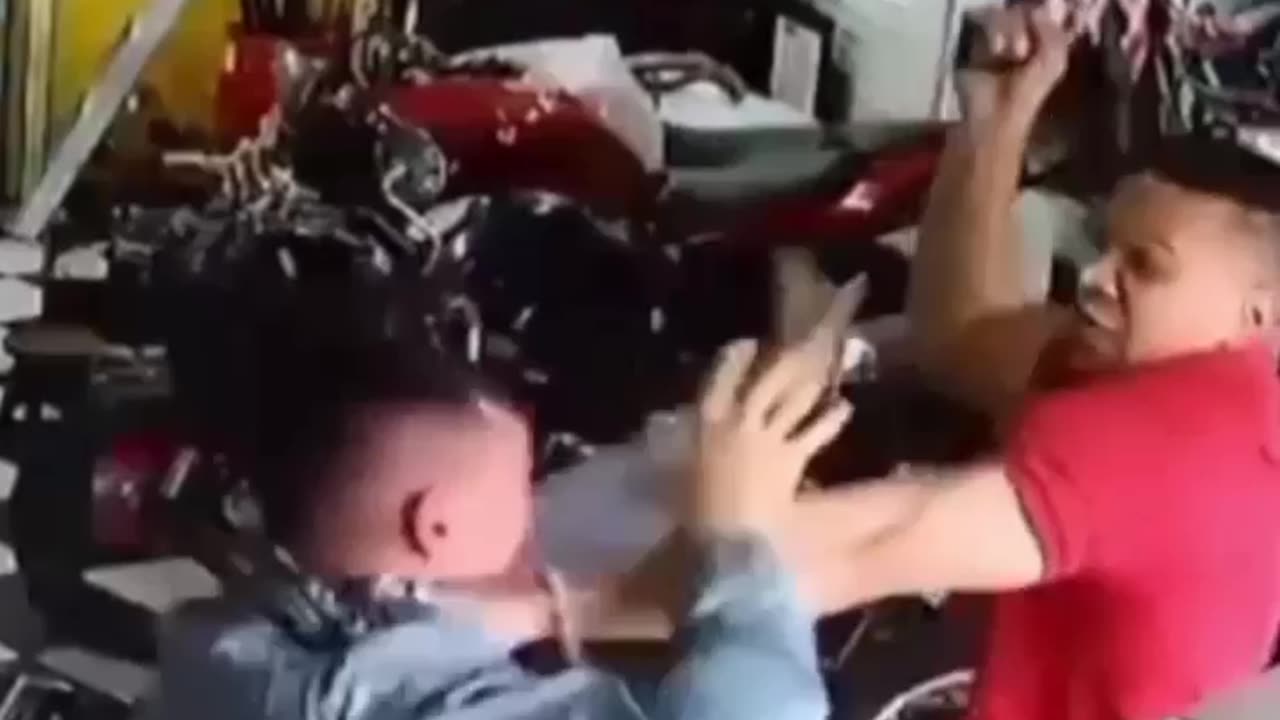 Victim disarms a robber