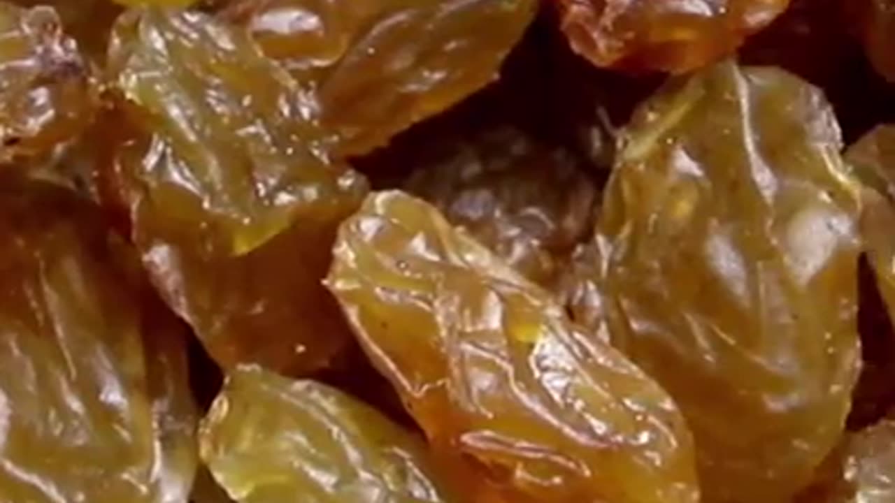 Health Benefits of Raisins & Fox Nuts