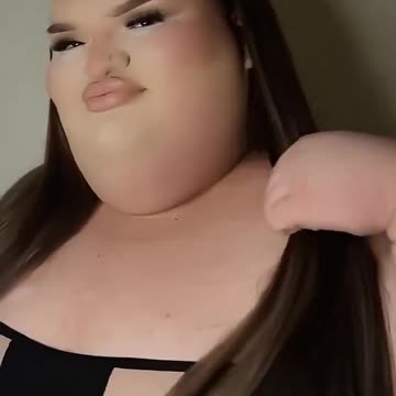 New Victoria's Secret Model Thinks She's a 10/10