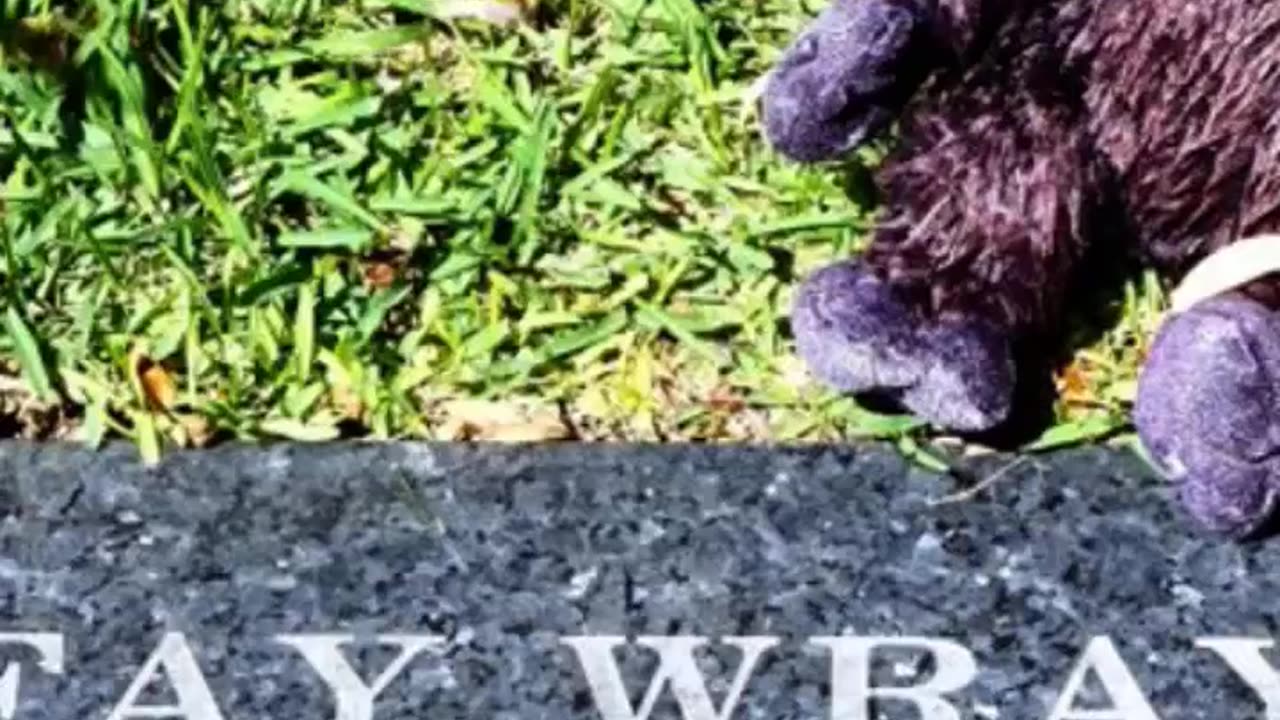 FAMOUS GRAVES - VOL. 467: FAY WRAY