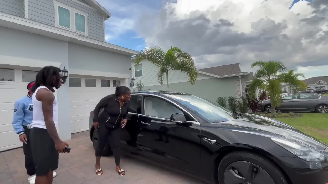 KEON TESLA CAUGHT ON FIRE 😱