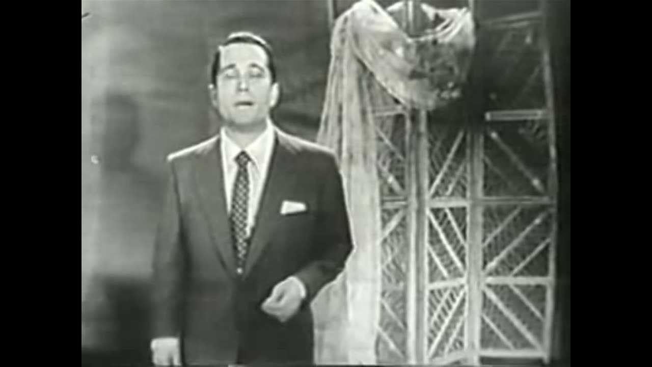 Perry Como - Portrait Format - Tell Me Why (Live on TV, 1952 Performance)