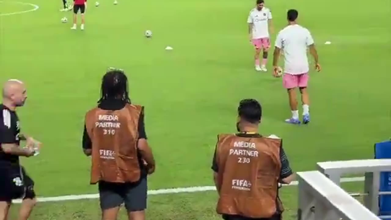 Grandma proposes to Lionel Messi on CWC game