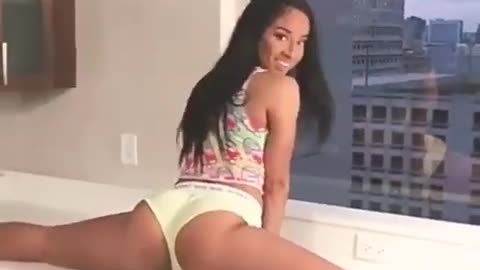 Perfect middle split twerk