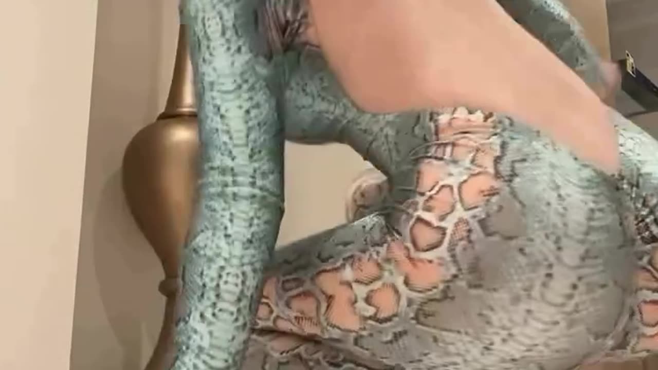 🍑 Big Booty Shake | How Low Can You Go 💯🔥
