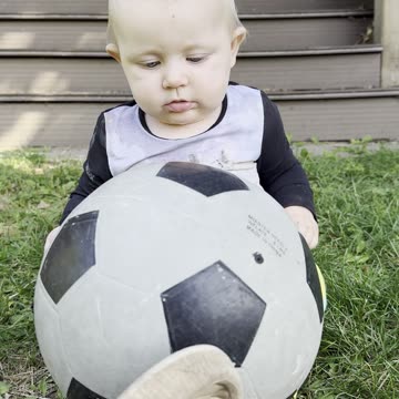 baby kayla plays football in the garden ⚽