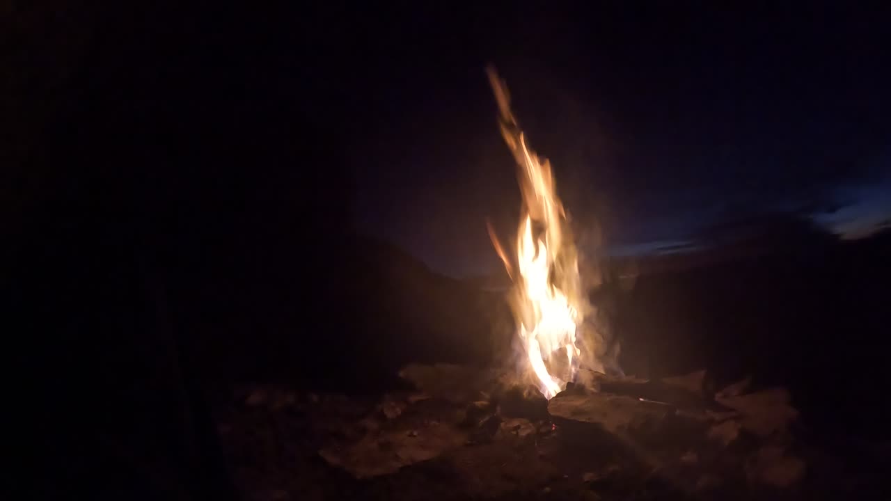 Durmiendo en una qaqa (gran cueva abierta)