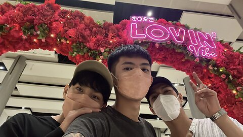 Autistic Militia vs Falangist Throuple