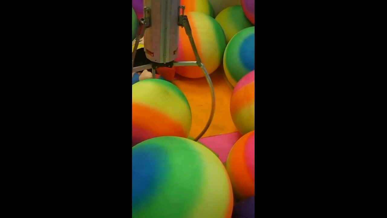 GIANT Claw Machine! 🟣