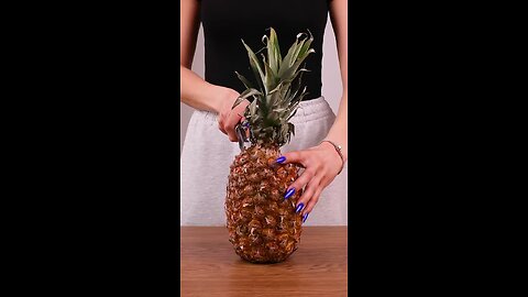 You’ve been cutting pineapple wrong 🍍