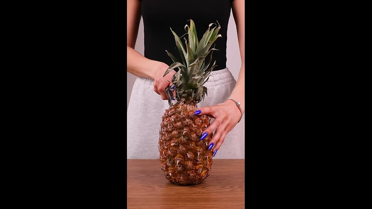 You’ve been cutting pineapple wrong 🍍