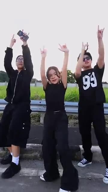 When mamushi comes on ️️ Watashi wasta!