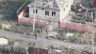 Russians Accidentally Approch Ukrainian Soldier, Thinking He's With Them